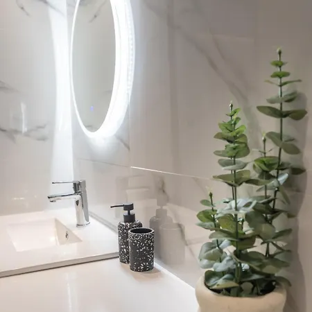 Le Fleur Apartment
